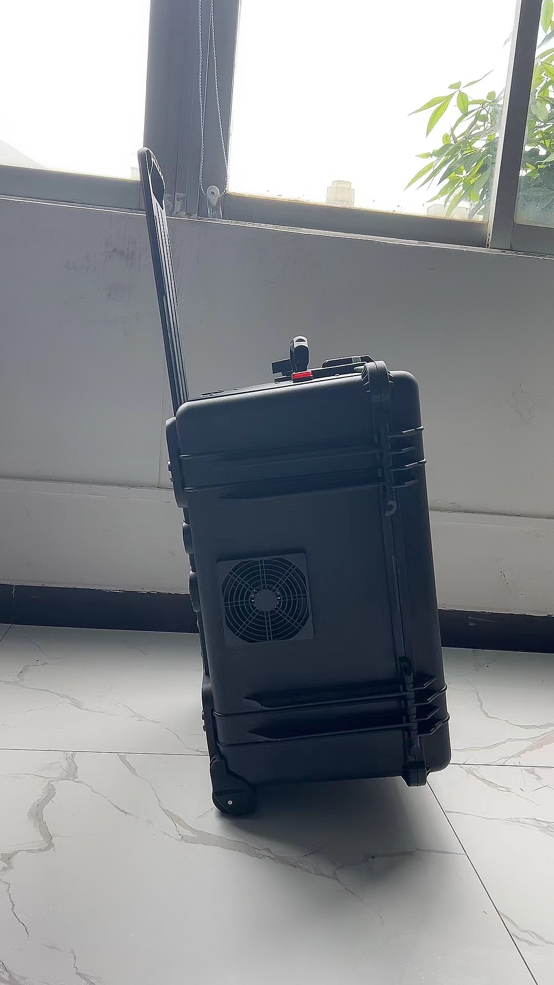 灵璧手拉箱型移动通信干扰器